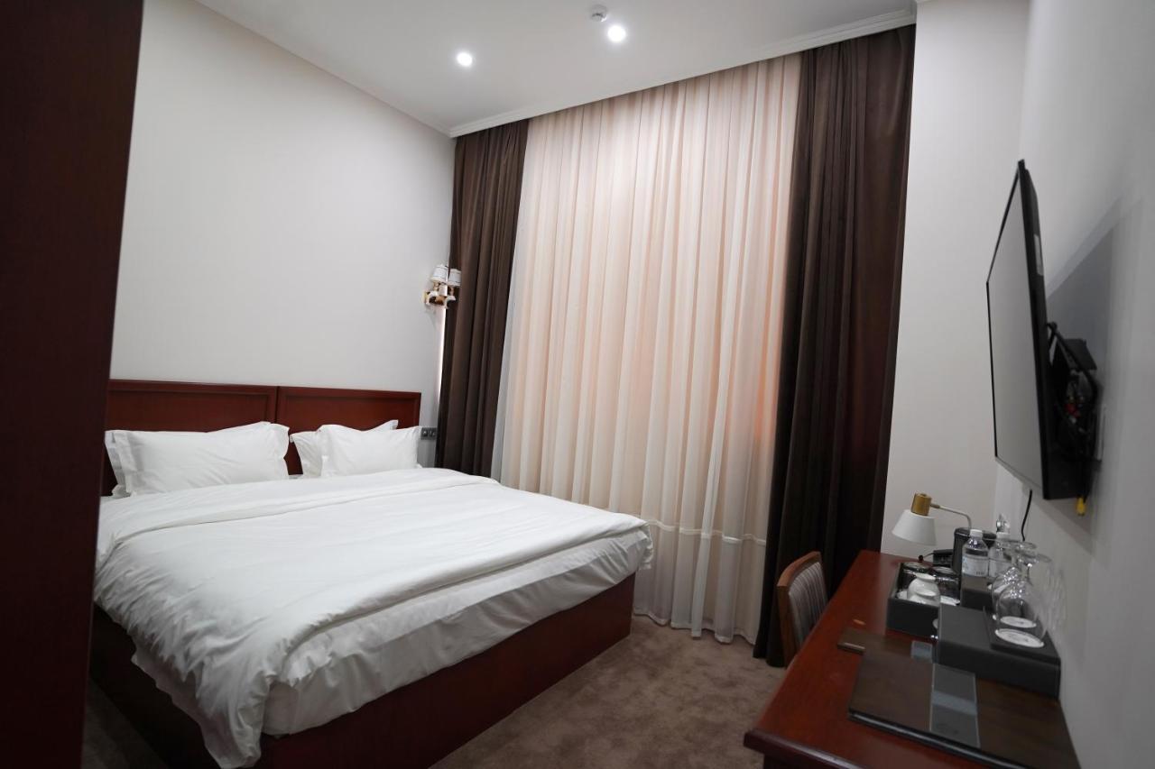 Aura Hotel Ташкент Екстер'єр фото